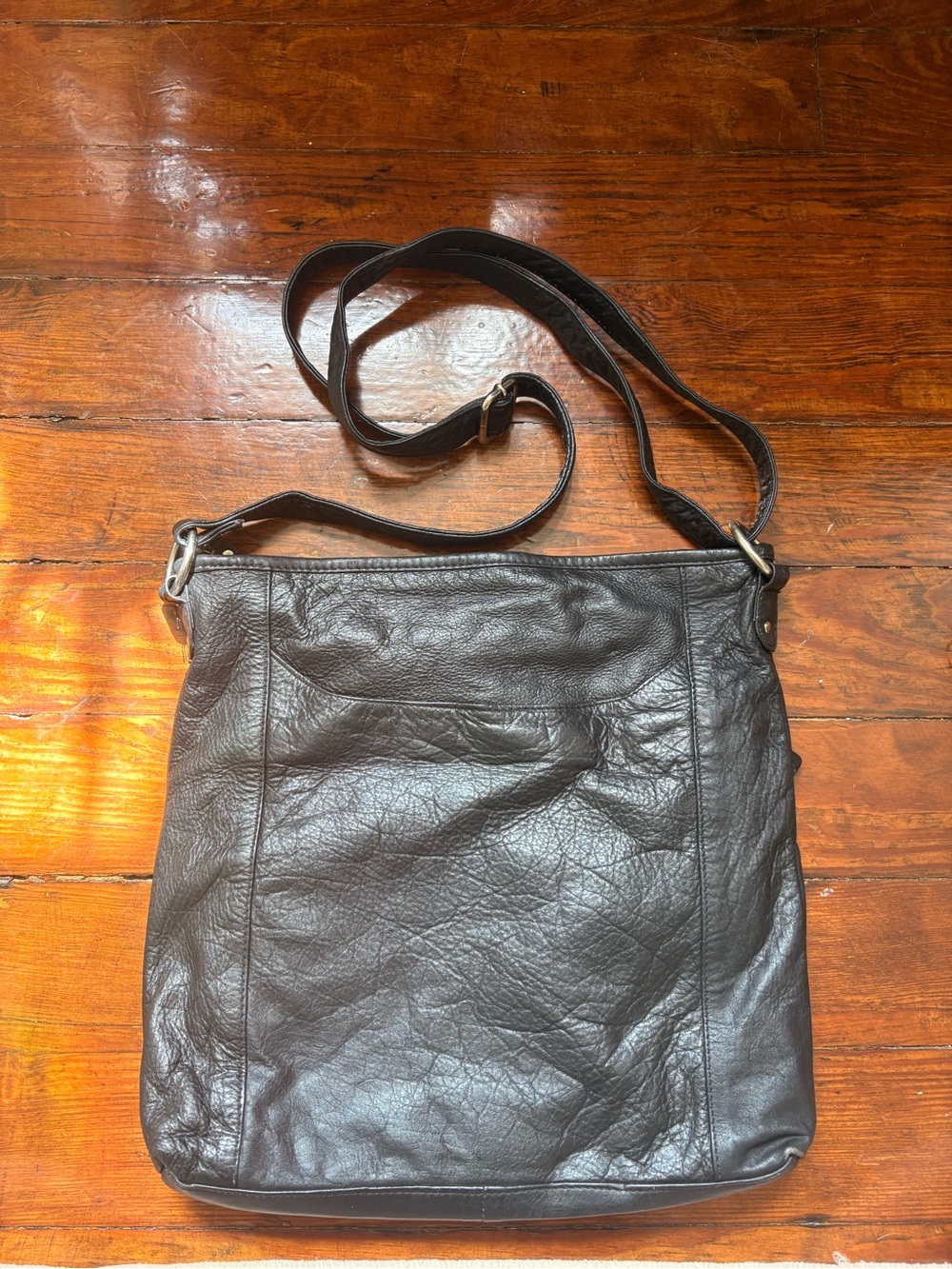 Black 100% Leather Messenger Bag with Multiple Zip Pockets - Picture 2 of 6